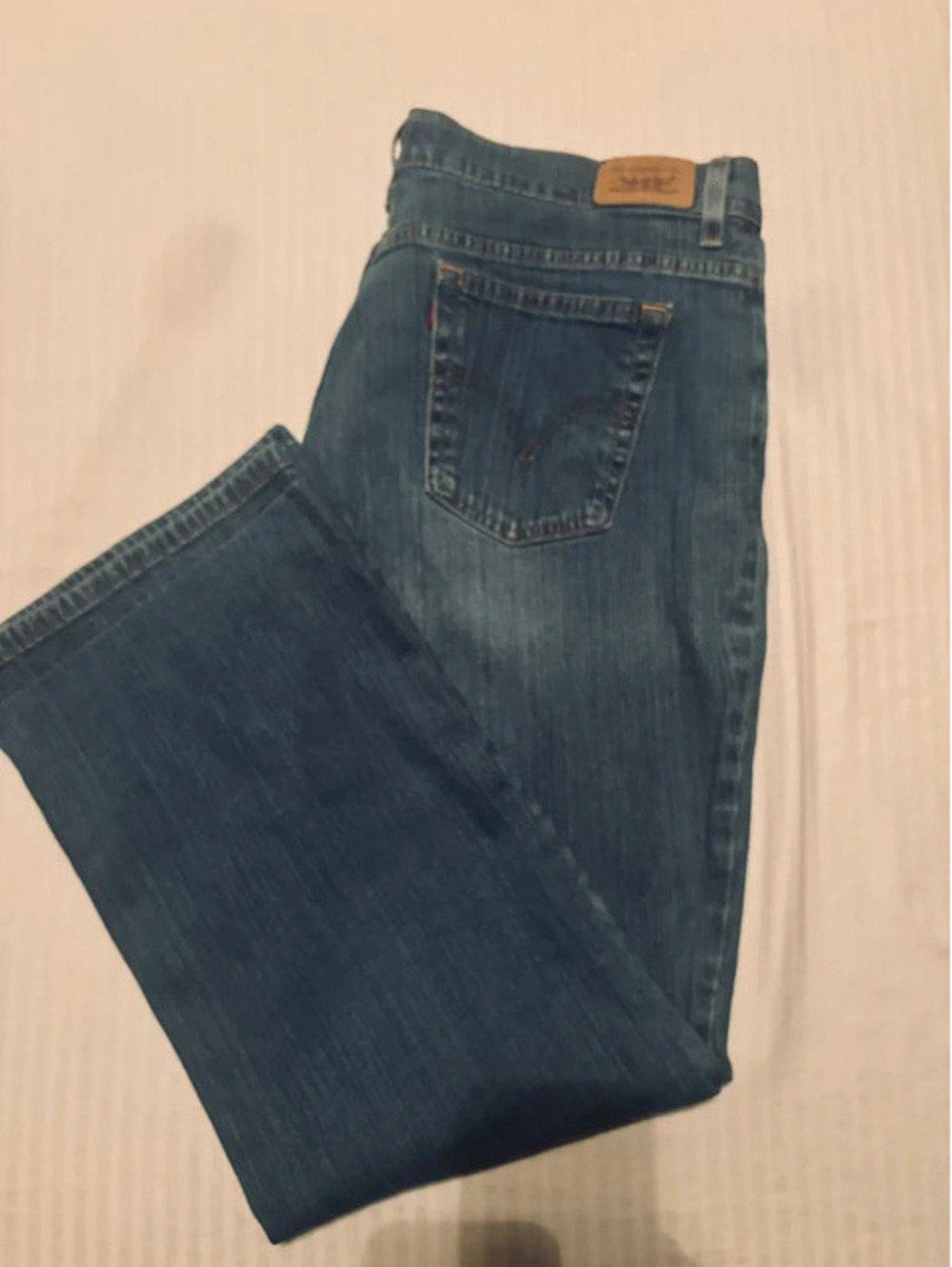 Women’s Levi 550